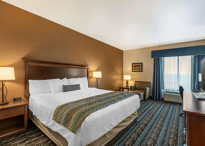 Western & Hotel 3*